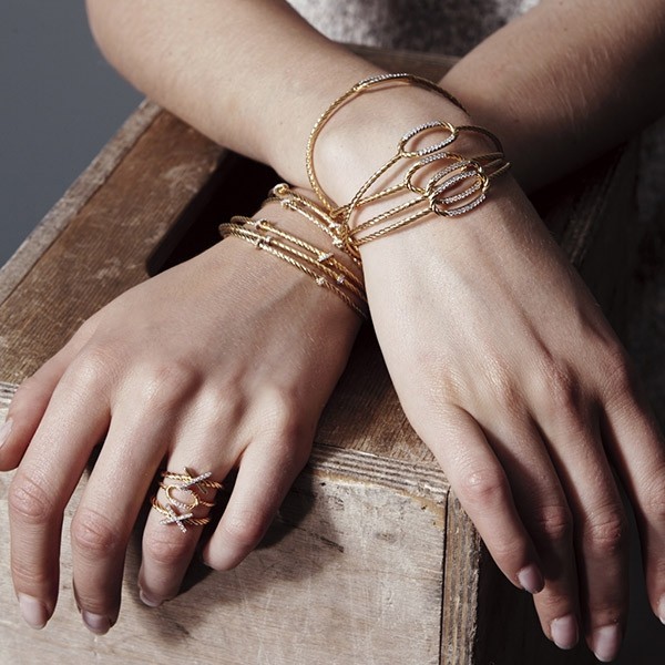 Solid gold bangle