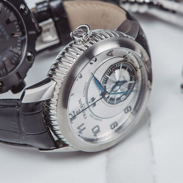 Colvmbvs Grande Date GMT watch 46mm
